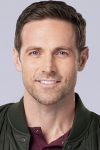 الممثل Dylan Bruce