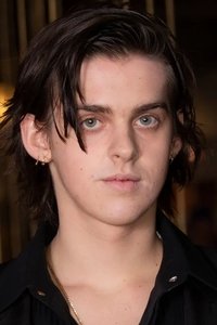 الممثل Earl Cave