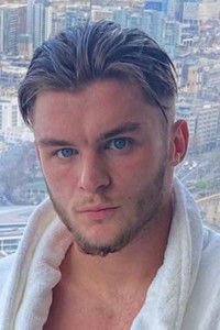 الممثل Ed Matthews