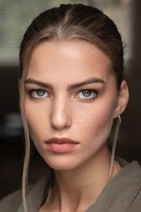 الممثل Eden Hart