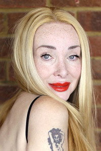 الممثل Eileen Daly