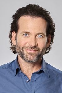 الممثل Eion Bailey