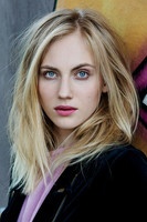 الممثل Elisa Schlott