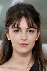 الممثل Ella Hunt