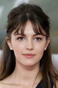 الممثل Ella Hunt