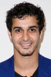 الممثل Elyes Gabel