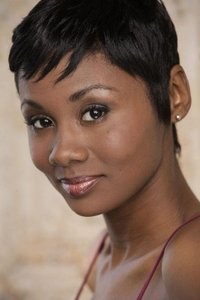 الممثل Emayatzy Corinealdi