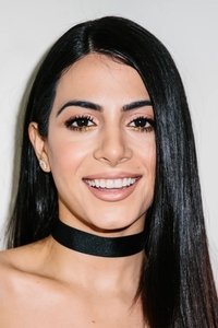 الممثل Emeraude Toubia