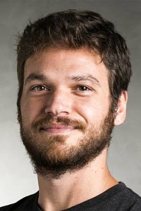 الممثل Emilio Dantas