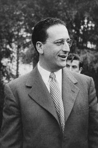 المخرج Emilio Gómez Muriel