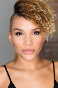 الممثل Emmy Raver-Lampman