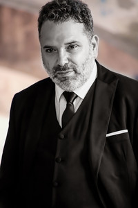 الممثل Enzo Paci