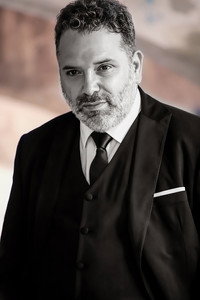 الممثل Enzo Paci