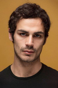 الممثل Erdem Kaynarca