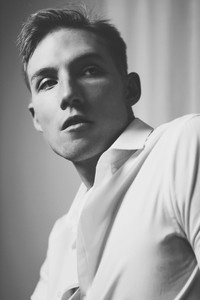 الممثل Ethan Daniel Corbett