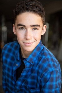 الممثل Ethan Drew