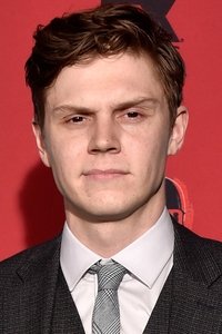 الممثل Evan Peters