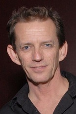 الممثل Ezra Buzzington