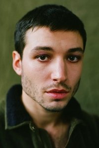 الممثل Ezra Miller