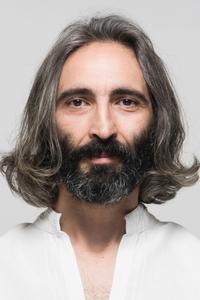 الممثل Firat Tanis