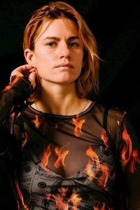 الممثل Florentina Holzinger