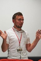 المخرج Gary J Hewitt