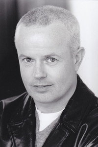 المخرج Gary Jones
