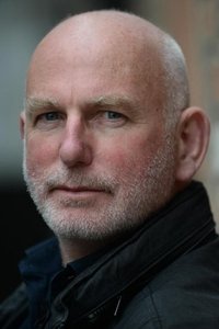 الممثل Gary Lewis