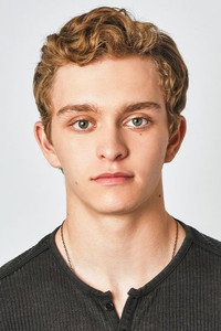 الممثل Gavin Lewis