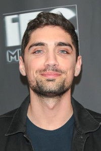 الممثل George Finn