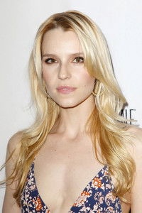 الممثل Gia Crovatin