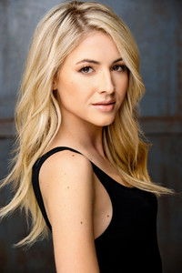 الممثل Gigi Gustin