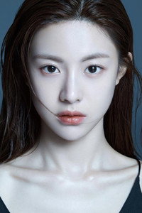 الممثل Go Youn-jung