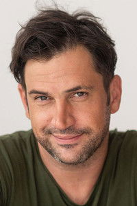 الممثل Goran Bogdan