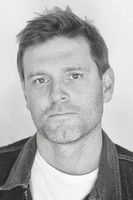 المخرج Grainger David