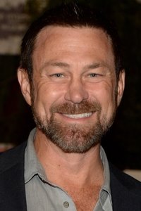 الممثل Grant Bowler