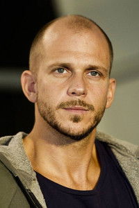 الممثل Gustaf Skarsgård