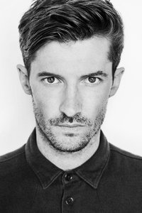 الممثل Gwilym Lee