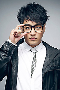 المخرج Han Jun-hee