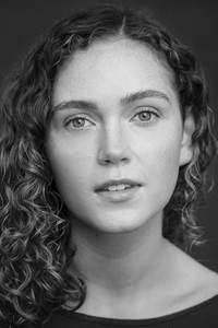 الممثل Hannah Brady