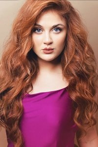 الممثل Hannah Hueston