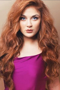 الممثل Hannah Hueston