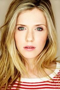 الممثل Harriet Dyer