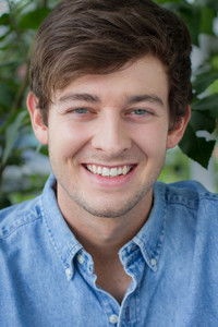 الممثل Harrison Stone