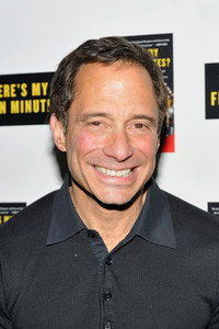 الممثل Harvey Levin