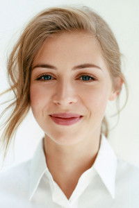 الممثل Hermione Corfield