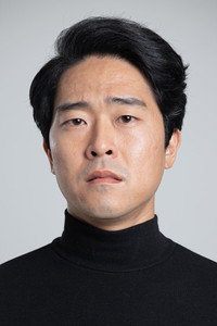 الممثل Hwang Min-hyun