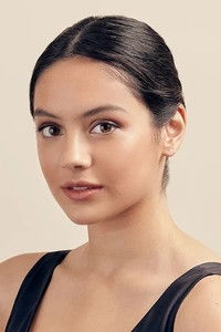 الممثل Indy Lewis