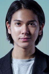 الممثل Iqbaal Dhiafakhri Ramadhan