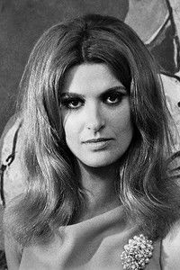 الممثل Irène Tunc